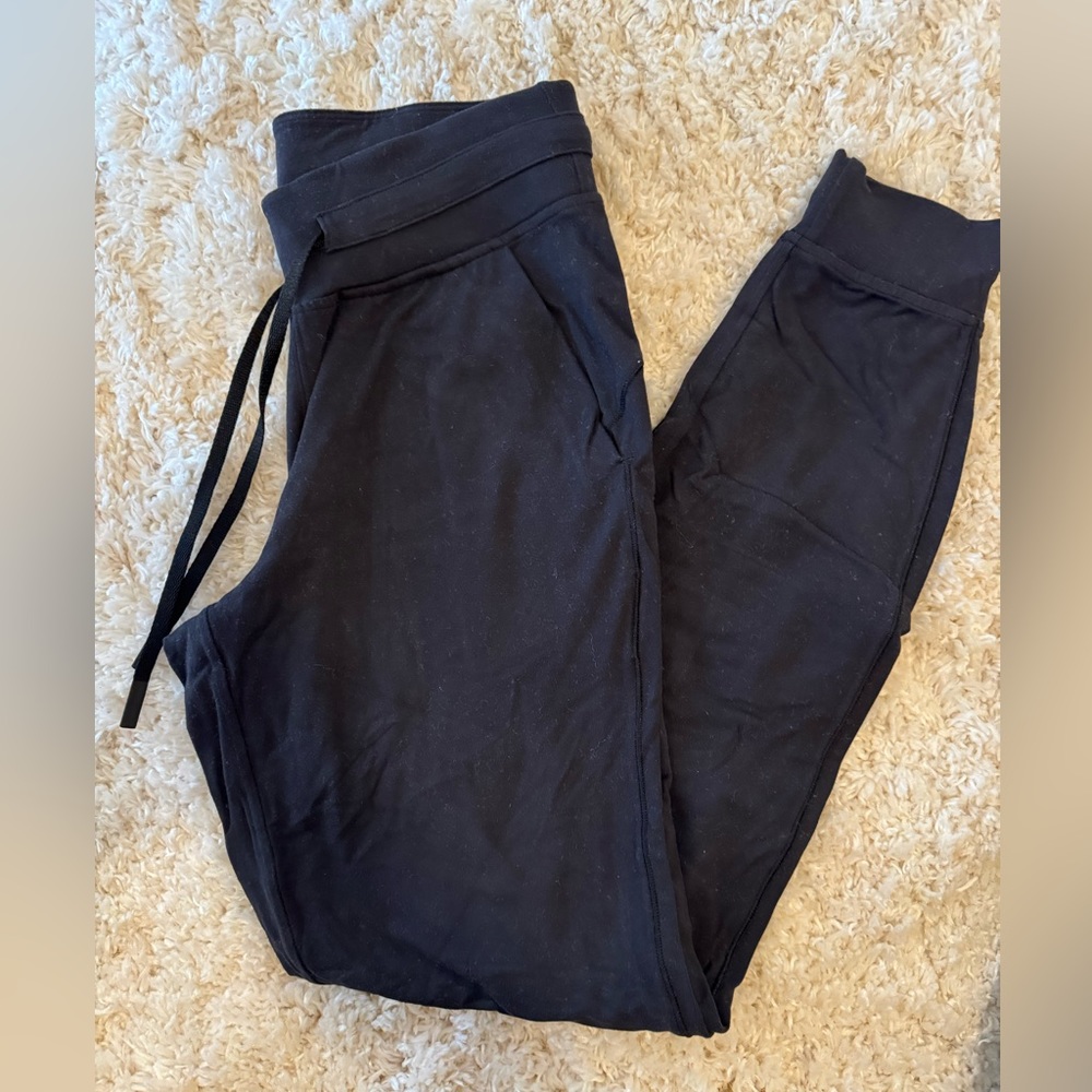 Scuba high rise. Size 4. Perfect condition with no pilling or marks